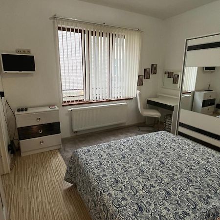 Two Bedroom Flat - Hyper Center Брюксел Екстериор снимка